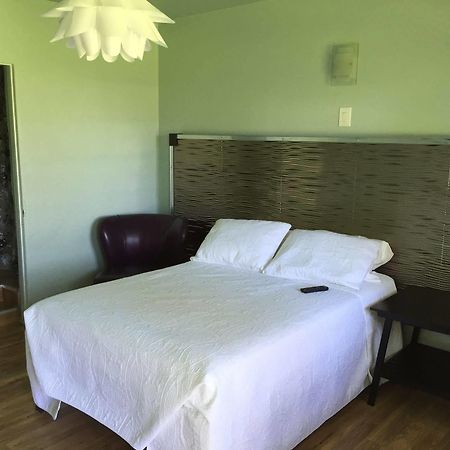 Rooms At The Pecan Olmito Exteriör bild