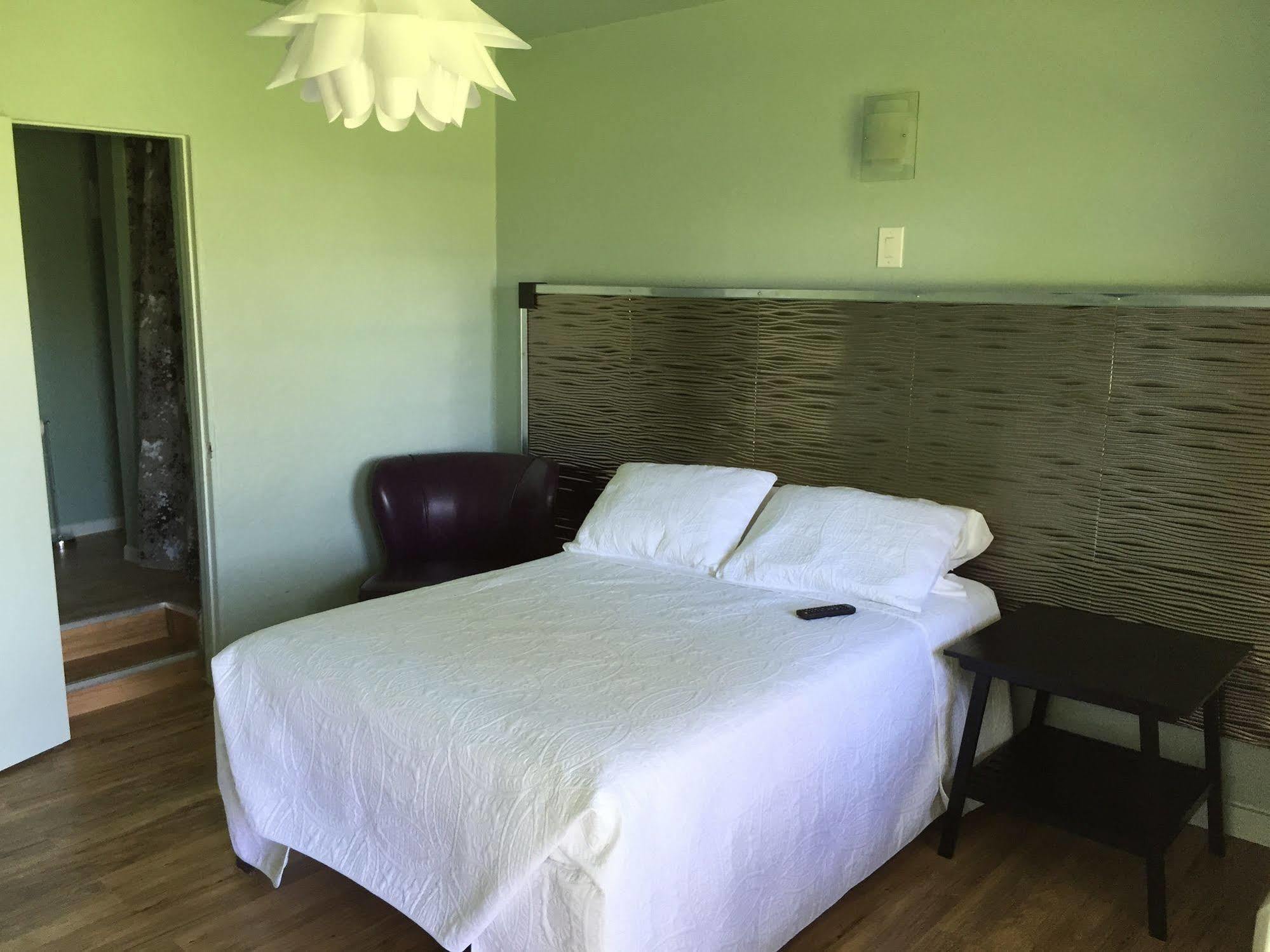 Rooms At The Pecan Olmito Exteriör bild